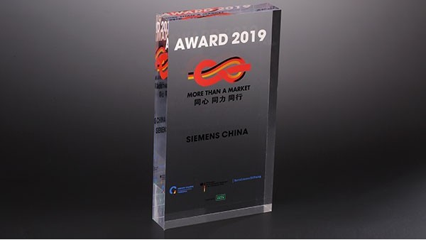 博藝亞克力臺(tái)牌日常可以應(yīng)用在哪些行業(yè)